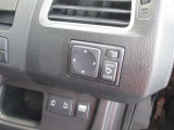 駐車時にも安心の電動格納式ドアミラーを装備しています!