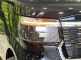 【LEDヘッドライト】悪天候や夜間走行時も良好な視界を確保し安心して運転できる高輝度LEDヘッドライトを装備!点灯速度が早く、消費電力も抑えられています。