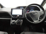 ぜひ展示車の運転席に座ってみてください。