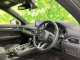 運転席からの視界は良好。操作性も高く、快適なドライビングをサポートします。質感が良く、上質な時間を過ごせます。