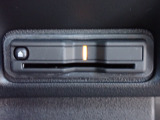 ■【ETC車載器】が装備されています。セットアップをしてお渡しとなり、ETCカードを差し込むだけで高速道路の利用が可能です。