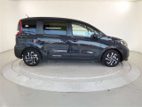 両側パワースライドドア付きだから、狭い駐車スペースなどでの 乗り降りラクラク!小さなお子さまのいるご家庭には嬉しい装備。