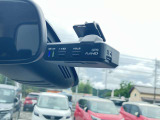 日産純正ドライブレコーダはオールインワンタイプ、フルハイビジョン録画対応で高精細な映像を記録できます。記録した映像は、ナビゲーションでその場で確認できます。