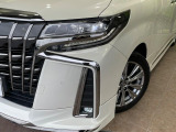 【シーケンシャルターンランプ付きLEDヘッドライト】人気の『流れるウィンカー』付きのLEDヘッドライトを装備♪高級感はもちろん、点灯時は存在感たっぷりで他車からも認識されやすく安心です。