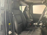 運転席シートは座りごこちも良く快適に運転をしていただけます。