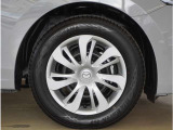 【ホイールキャップ】車に良く似合う純正ホイールキャップが装備されています。ノーマルタイヤ、スタッドレスタイヤも広島マツダにお任せください。