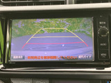 後方の状況を安全に確認できるバックモニター。狭い場所での駐車や車庫入れも楽々こなせます。安心感のある運転を。