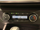 作動状態が一目でわかる液晶ディスプレイ付きAUTOエアコンを装備しています♪室内の温度を設定するとセンサーが室温を感知して、温度、風量を自動的にコントロ-ルして快適な空間を作ってくれます!