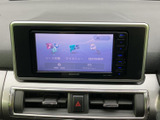 お気に入りの音楽やラジオをクリアな音質で楽しめます。CDやUSBメモリなど、様々なメディアに対応しています。
