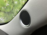 クリアな音質で車内を包み込むスピーカーが搭載されています。音楽やラジオを快適に楽しむことができ、ドライブがさらに楽しくなります。