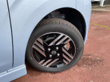 155/65R14タイヤ+専用アルミホイールです。スタッドレスタイヤや各種オプションのご注文も承っております(^^)!