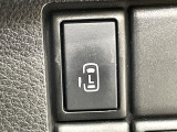 【パワースライドドア】スマートキーや運転席のスイッチでスライドドアの開閉が可能♪電動だから力を入れてドアを開ける必要が無く、小さいお子様でも、重い荷物を持っている時もラクに開け閉めできます♪