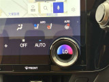 オートエアコンは温度を設定するだけで、自動で風量などを設定してくれます。運転しながら操作も必要ないので、安全性も向上します。