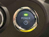 電子カードキーを携帯していれば、POWERボタンを押すだけでエンジンの始動がスマートに行えます