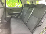 座席の形状も工夫されており、体をしっかりとホールドしてくれます。運転に集中できる、快適な空間です。