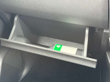 車検証などが収納できるグローブボックスも完備!