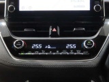 左右独立温度コントロールフルオートエアコンです。運転席、助手席それぞれで独立して温度設定ができます。冷え性の方が乗っても安心ですね♪