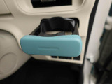 カップホルダーは運転席や助手席からちょうど手の届く位置です!!