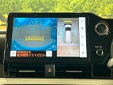 【パノラミックビューモニター】専用のカメラにより、上から見下ろしたような視点で360度クルマの周囲を確認することができます☆死角部分も確認しやすく、狭い場所での切り返しや駐車もスムーズに行えます。