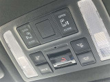狭い駐車場での乗り降りもラクにできる両側パワースライドドア★