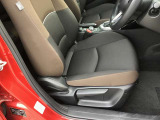 運転席シートリフター!ご自分の好きなシートポジションが取れるので運転が楽しくなりますし疲れにくいです。