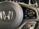 ハンドルにHondaセンシング系のクルーズコントロールやレーンキープアシストなどのスイッチが装備されています。ハンドルから手を離さず安全に操作できます。
