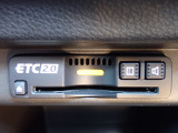 ■【ETC車載器】が装備されています。セットアップをしてお渡しとなり、ETCカードを差し込むだけで高速道路の利用が可能です。