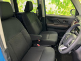 運転席からの視界は広く、運転操作がしやすいです。シートの形状も工夫されており、長距離運転でも疲れにくいでしょう。