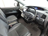 シンプルで使いやすいデザインの運転席です。