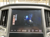 お気に入りの音楽やラジオをクリアな音質で。美しい映像で、ドライブ中のエンターテイメントをより一層豊かにしてくれるでしょう。快適なカーライフを演出します。