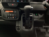 【eコンスイッチ】低燃費運転をサポートするECONモード。スイッチをONすると、エンジンやトランスミッション、A/Cなどを協調制御し、燃費の向上に貢献。エコドライブの効果を高めます。