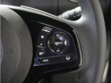 ◆アダプティブクルーズコントロール◆予め設定した車速内でクルマが自動的に加減速。前走車との適切な車間距離を維持しながら追従走行します。【LKAS】車線維持支援システムでステアリング操作を支援。