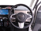 運転する方の体格に合わせてハンドルの高さを変えられるチルトステアリング。しっくりくる位置でハンドルを握れます。