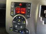 【左右独立型フルオートエアコン】運転席と助手席でそれぞれお好みの温度に設定可能。同乗者にも配慮した、快適な空調をお届け致します。
