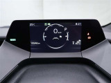 カラーヘッドアップディスプレイ付き。少ない視線移動で情報を確認できるので、運転の疲労軽減に繋がりますよ♪