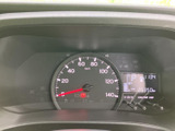 視認性の高いメーター類で、運転に必要な情報を的確に把握できます。安全運転をサポートする設計です。