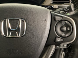 ハンドルにHondaセンシング系のクルーズコントロールやレーンキープアシストなどのスイッチが装備されています。ハンドルから手を離さず安全に操作できます。