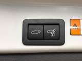 【パワーバックドア】スマートキーや運転席のボタンを押すだけでリアゲートが自動で開閉します!荷物を持っている時や、高い位置にあるバックドアを閉める際に便利な機能です♪
