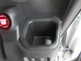 運転席右側のドリンクホルダーです。