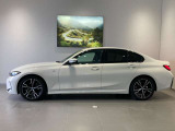 BMWではロングホイールベースの採用をしており、すべての車種に適用され、走行中の安定感の向上されております。また室内空間の広さにも貢献しております。