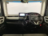 【前方視界】開放的な前方視界!運転がしやすく疲れにくいです♪窓が大きく、見通しがとっても良いおクルマですよ♪