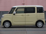 純正ホイールカバーで全体的にデザインがまとまっています。車も人も、オシャレはまずは足元からですね。