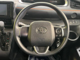 インテリアに合わせたデザインのステアリングは、運転される方のことも考え、運転しやすい形状、大きさです。是非一度、実際に触ってお確かめください。