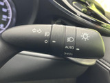 操作しやすい位置に配置されたウインカーレバー。スムーズな操作で、安全な車線変更をサポートします。