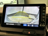 リバースギアに入れるだけで後方の表示へ切り替わります。夜間や雨の日の駐車も楽になりますよ。