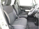 運転席・助手席です!非常にお買い求めいただきやすいお値段となっております!