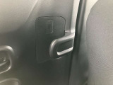 後部座席には傘立てがあります