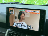 停車中には、お気に入りの番組や映像を楽しめます。長距離移動の待ち時間も快適に過ごせる一台です。