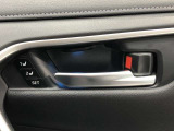 シートポジションを登録できるメモリー機能付きです。ドライブポジションは2パターンまで登録可能。旦那さん・奥さんとそれぞれが登録できるので、乗る都度のシート合わせは不要です。