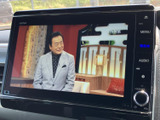 停車中には、地上デジタル放送を楽しめます。待ち時間も快適に過ごせます。長距離移動のお供にも最適です。